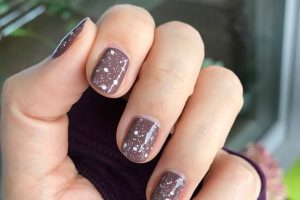 Glitzer Nagellack entfernen